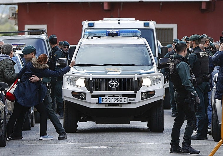 Pase a disposición judicial del hombre de 48 años que se entregó en el cuartel de la localidad valenciana de Sueca y confesó haber matado a un menor de 13 años con el que jugaba su hijo en la vivienda familiar