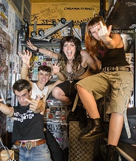 Imagem Secundária 2 – Basquete (topo), Candela Gomez (canto inferior esquerdo) e Babilônia.