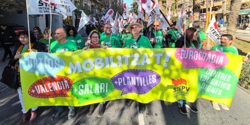  Huelga ómnibus  de docentes: mezclan en la protesta mejoras salariales con inmersión lingüistica en valenciano