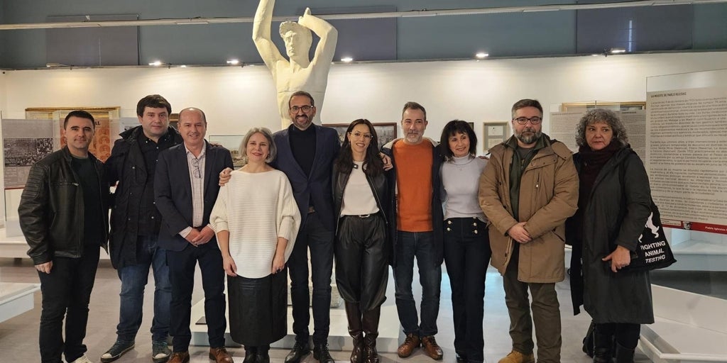 Gutiérrez (PSOE) reta a los alcaldes del PP en la región «a bajar impuestos en vivienda como hará Page»