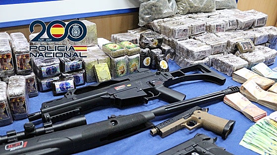 Lingotes de oro, medio millón en billetes y más de 200 kilos de cocaína: desmantelan una red de narcotráfico en Valencia
