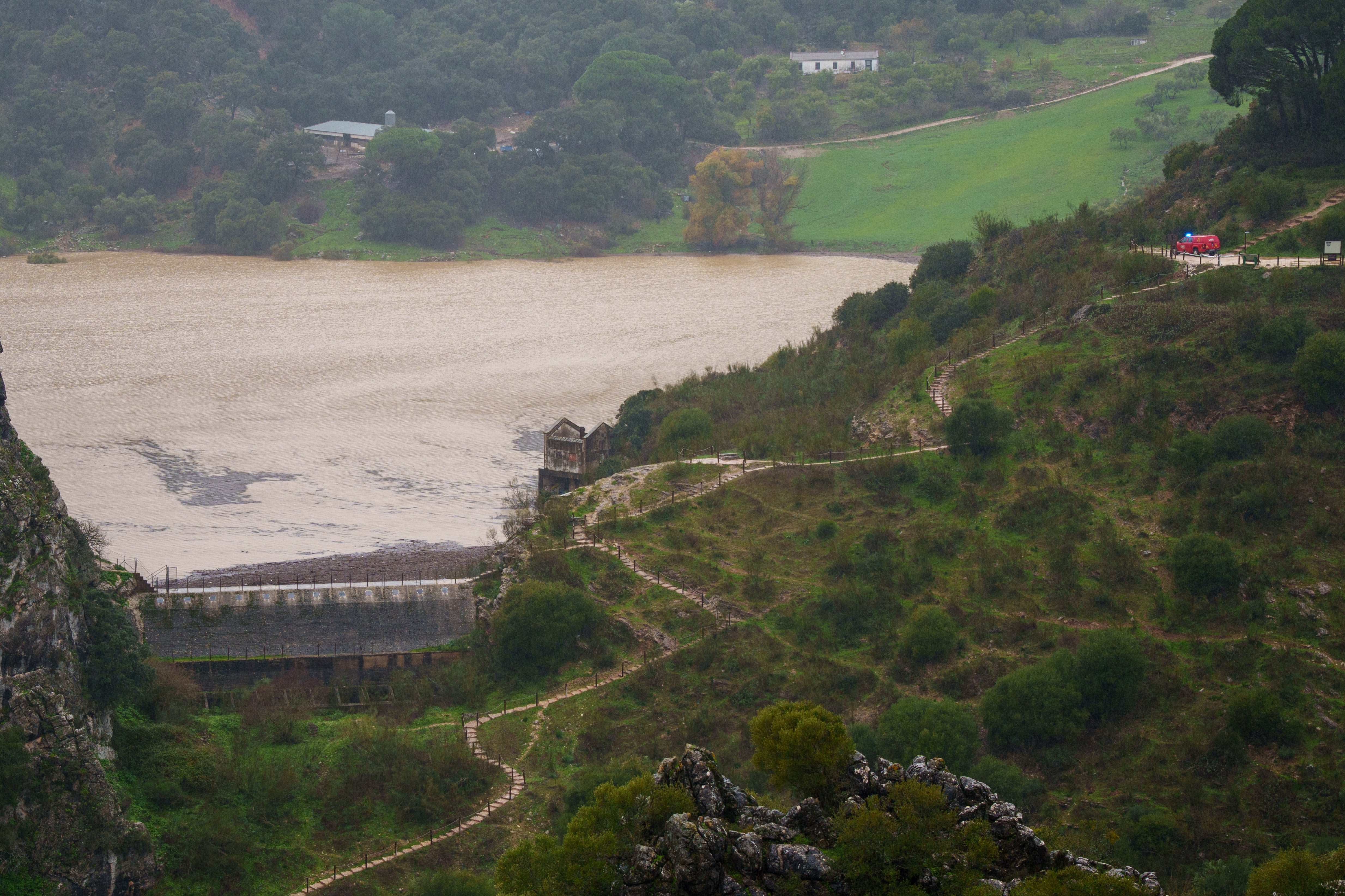 Alerta en Sevilla y Andalucía por lluvias, vientos y tormentas, en directo: última hora de la borrasca Marta, inundaciones, carreteras cortadas, avisos de la Aemet