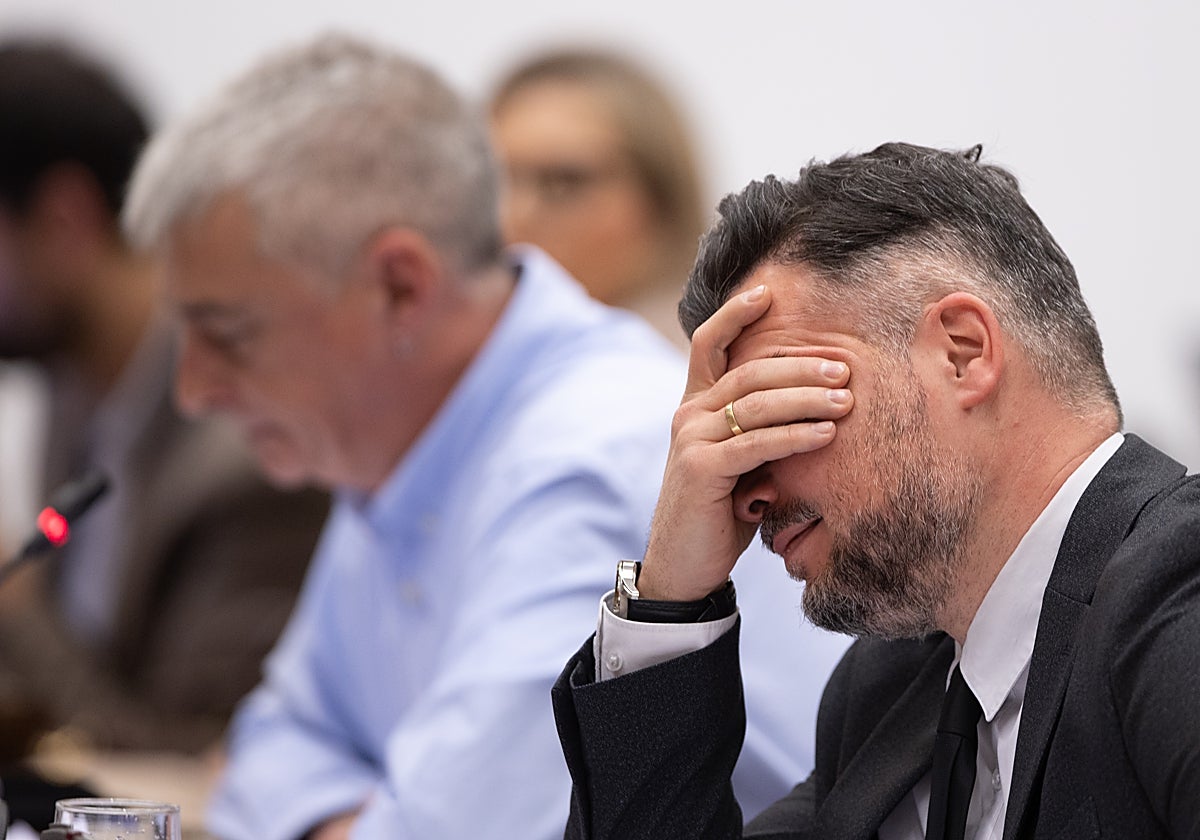 Rufián juega a ser la alternativa en la izquierda y solo recibe portazos