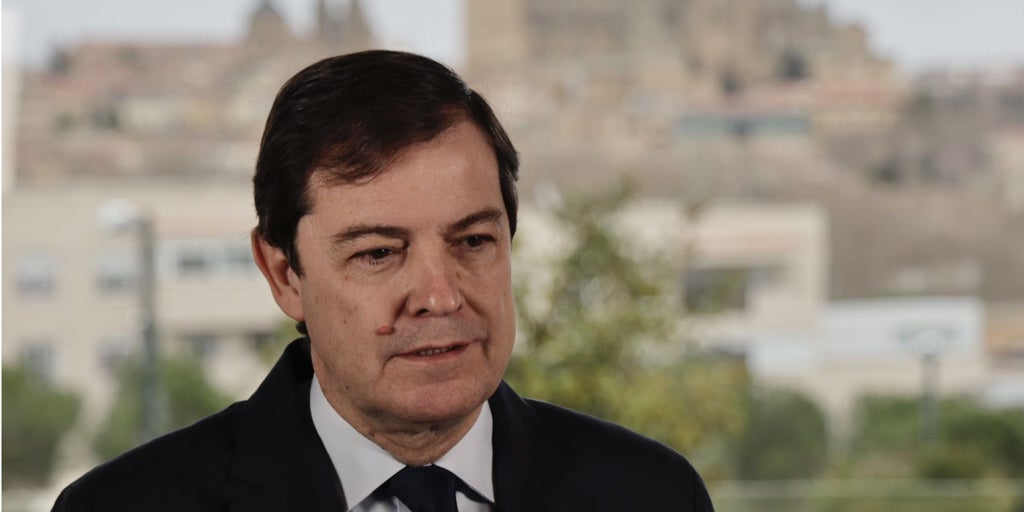 Mañueco felicita a Azcón por la «victoria» del PP en Aragón y asegura que «el sanchismo se hunde»