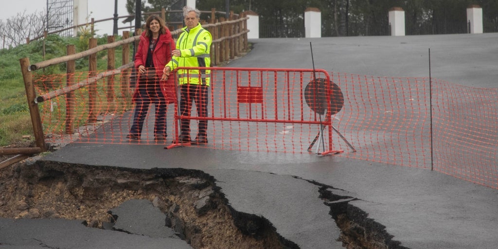 La Diputación de Córdoba actuará de urgencia ante los desprendimientos en la Ladera de la Grieta de Benamejí