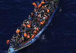 Rescatados 144 migrantes a unos 61 kilómetros al sur  de El Hierro