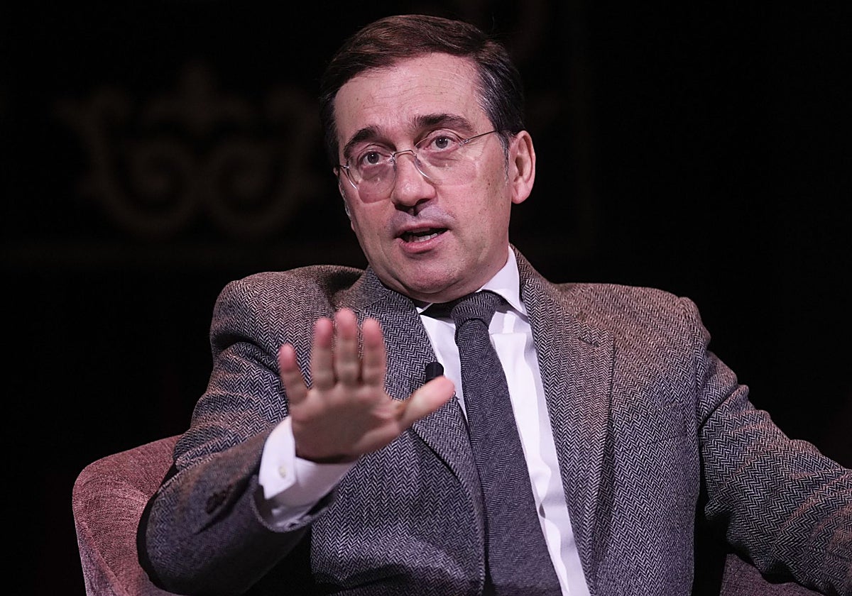 Albares vuelve a ignorar a la prensa en sus reuniones con tres homólogos en el Palacio de Viana