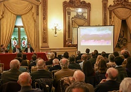 Las imágenes del coloquio taurino sobre 'Miuras y Escribano: Unidos por el triunfo', en el Real Círculo de la Amistad