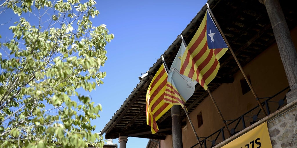 Detienen a un exconcejal de la CUP en Santpedor tras una protesta por la entrada de Aliança en el consistorio