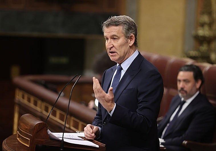 Feijóo acusa a Sánchez «jugar a la ruleta rusa» y ataca a los socios de gobierno por su «cinismo» tras el accidente