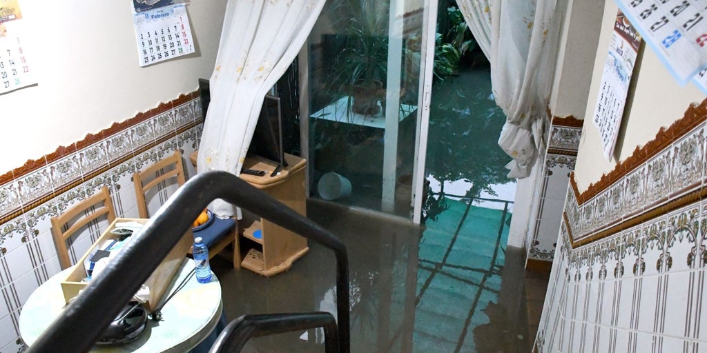 Ocho días con un metro de agua en sus viviendas de Talavera: «Estamos agotados»