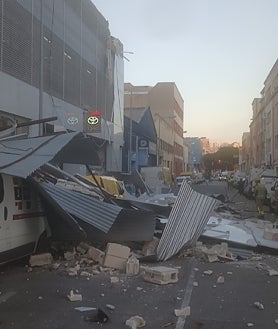 Imagen secundaria 2 - Un herido crítico y cuatro graves por el temporal de viento en Cataluña