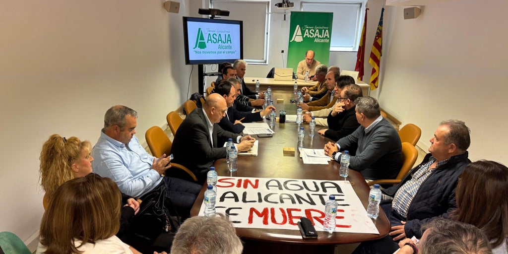 Los agricultores reclaman a Llorca unir al PP de toda España para frenar a Page y su recorte al trasvase Tajo-Segura