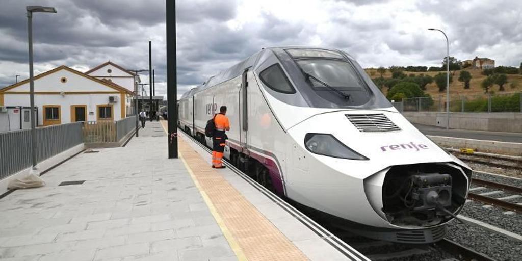 Muere un hombre al ser arrollado su vehículo por un tren Alvia en Talavera de la Reina