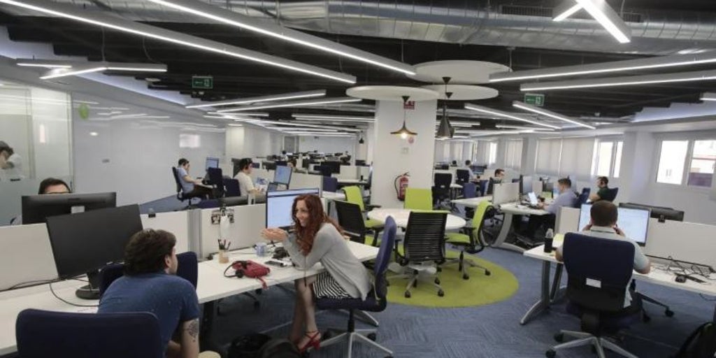 Los andaluces que trabajen de lunes a viernes tendrán un día de descanso adicional por el 28 de febrero