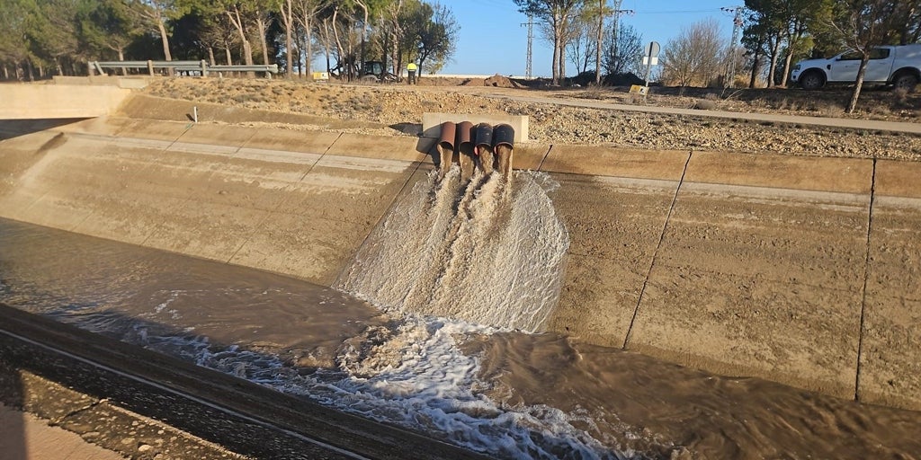 La Confederación del Júcar usa el Tajo-Segura para aliviar el canal de María Cristina ante nuevas lluvias en Albacete