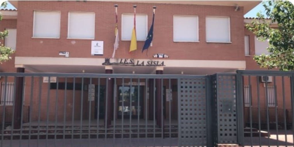 Docentes del IES 'La Sisla' de Sonseca asumen las  labores de conserje ante tres bajas y una jubilación