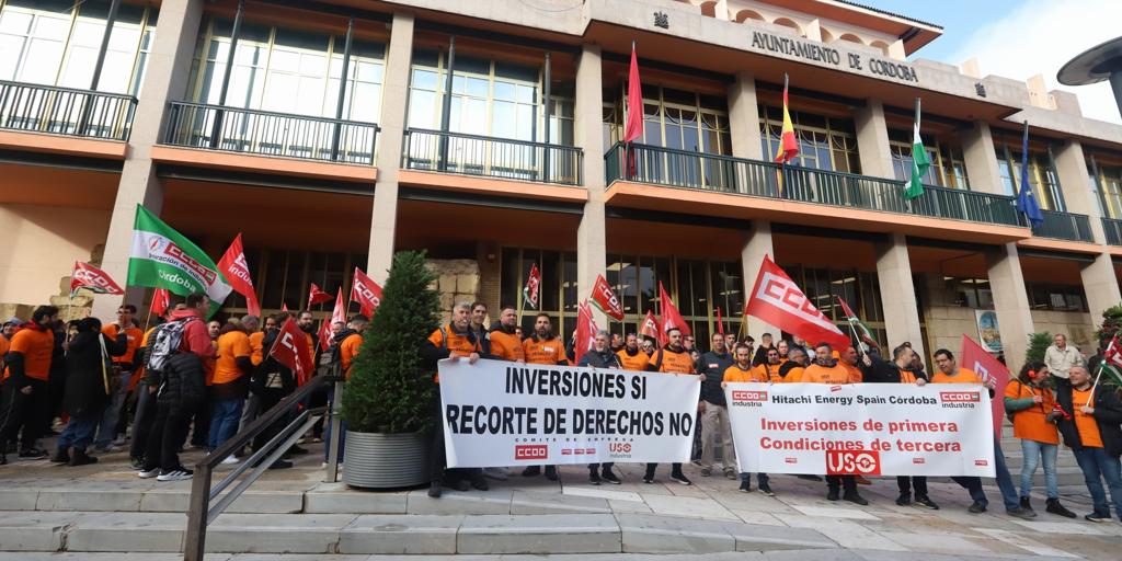 La plantilla de Hitachi en Córdoba retoma las protestas y la empresa tasa el seguimiento del paro en el 11%