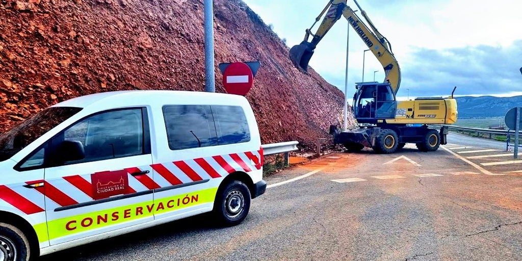 Un desprendimiento en el Minero, desplome de 5 casas y 52 incidencias en árboles, balance en Puertollano (Ciudad Real)