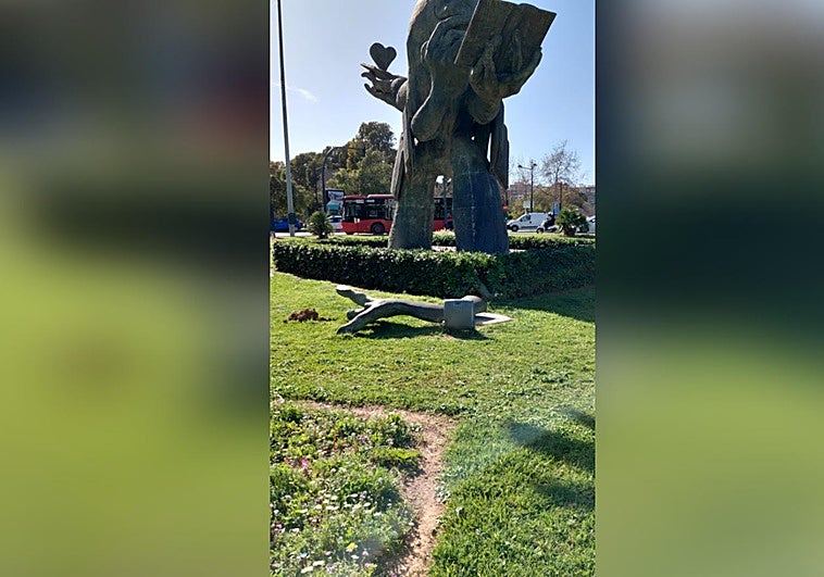 El viento 'amputa' una mano de una escultura de Ripollés en la Alameda de Valencia