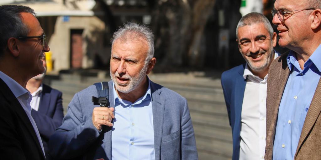 Ángel Víctor Torres invita a Felipe González a irse del PSOE con una frase de Rubalcaba: «Si críticas al líder, qué haces tú en ese partido»