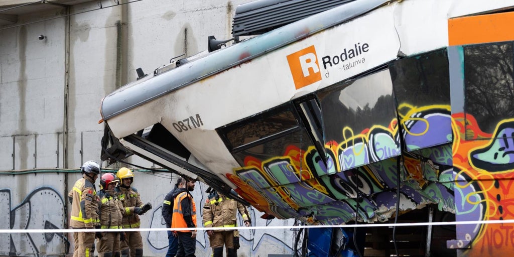 Adif se gasta 100.000 euros al mes en apostar 50 personas para vigilar los muros de Rodalies