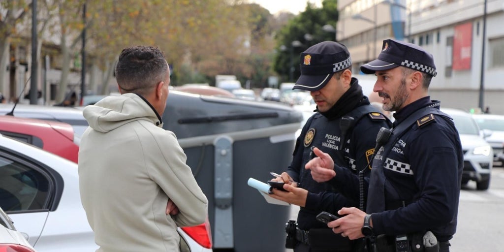 Valencia redobla la presión contra los gorrillas con 276 denuncias en una semana
