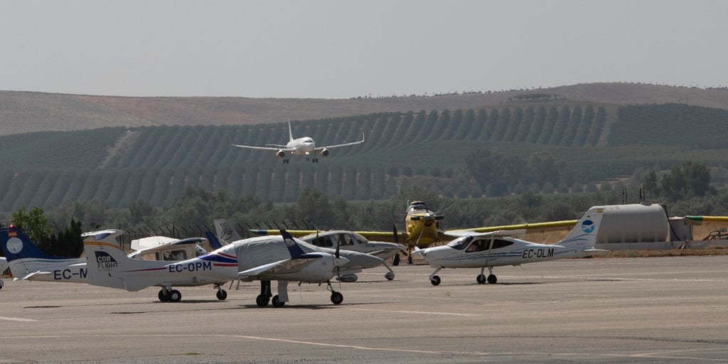 El Aeropuerto de Córdoba reabre este sábado tras una semana cerrado por la crecida del Guadalquivir