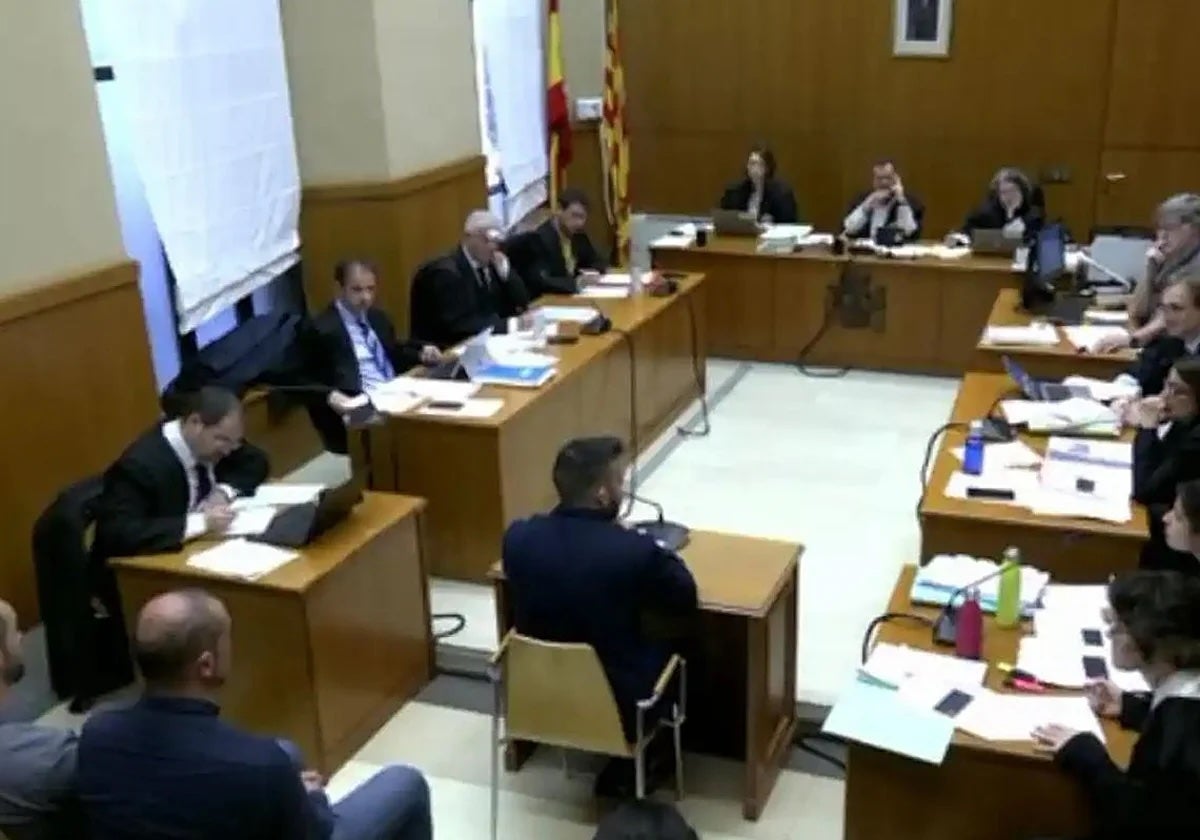 El TSJC rebaja de siete a cuatro años de prisión la condena a dos mossos por agresión y detención ilegal a un joven