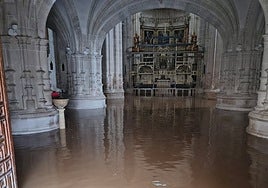 Monjes «como el gato con botas» en el monasterio de La Vid por las inundaciones