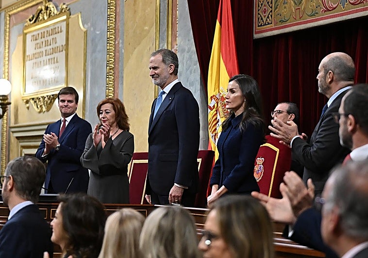 Felipe VI reivindica la Constitución y subraya que su mejor homenaje es «cumplirla»