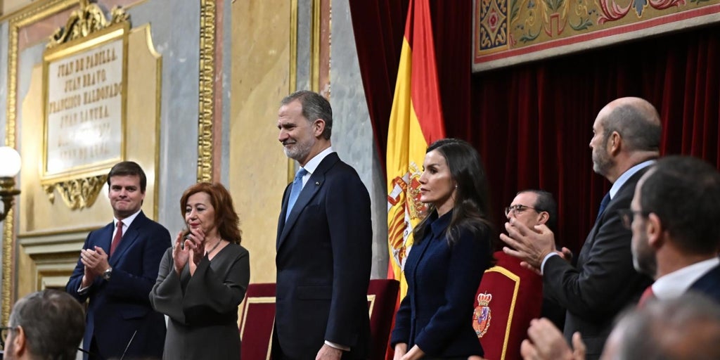 Felipe VI reivindica la Constitución y subraya que su mejor homenaje es «cumplirla»