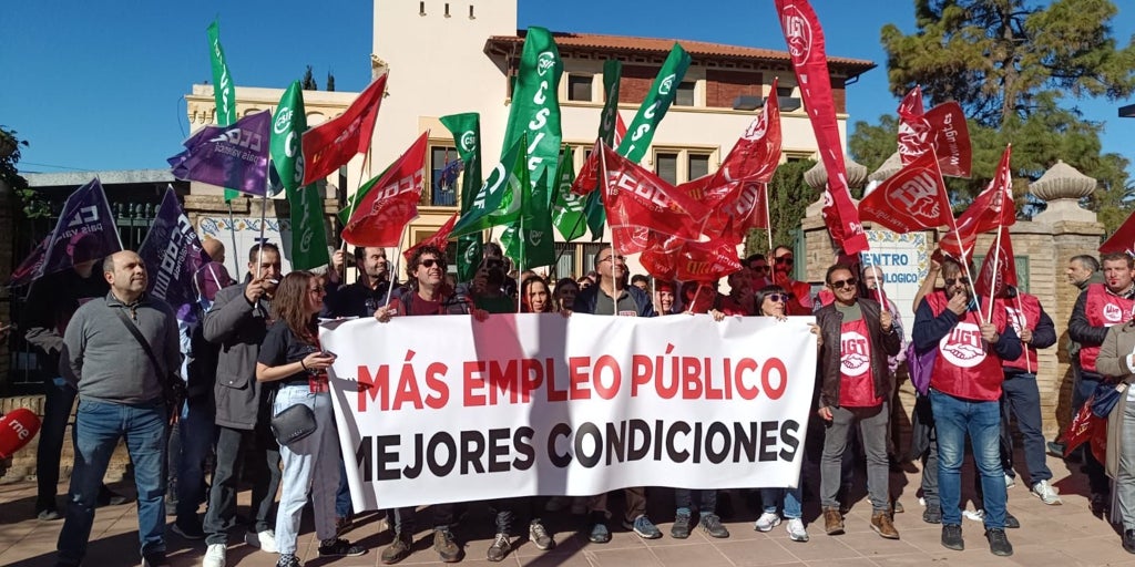 Trabajadores de la Aemet se concentran en Valencia: «Estamos en el ojo del huracán y con un déficit de plantilla»