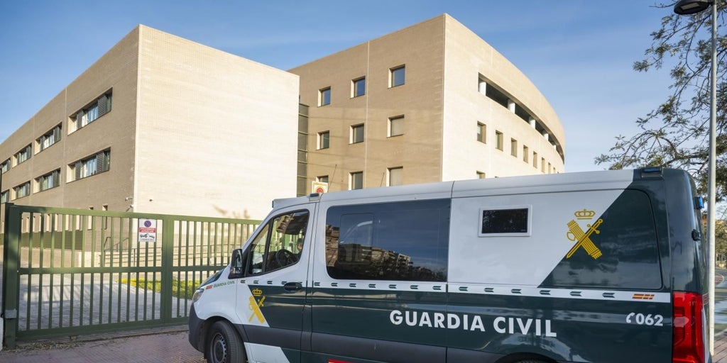 Prisión sin fianza para el hombre que mató a su expareja en el centro de salud de Benicàssim
