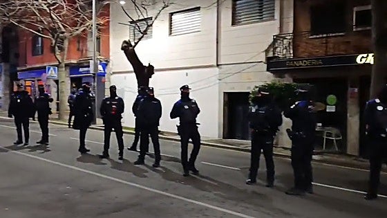 Desalojan a casi un centenar de okupas de un edificio de la Sareb en Collado Villalba