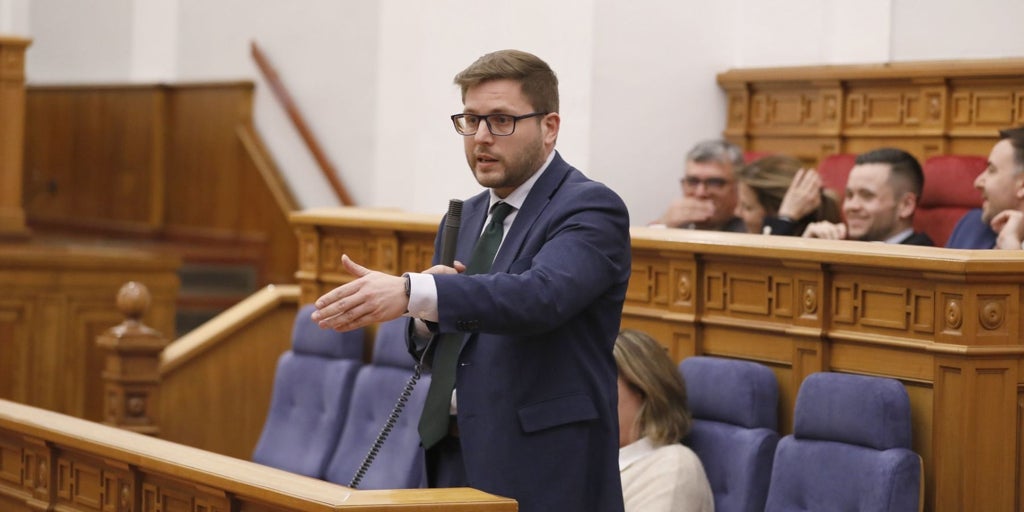 Sánchez (Vox) llama «idiota» a Hernando (PSOE) en las Cortes y desafía a la Presidencia