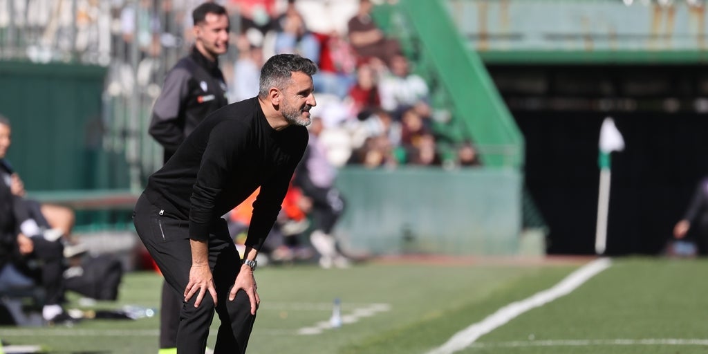 Iván Ania: «Tras el mercado, aumentó el nivel de la plantilla y lo normal es que los resultados mejorasen»