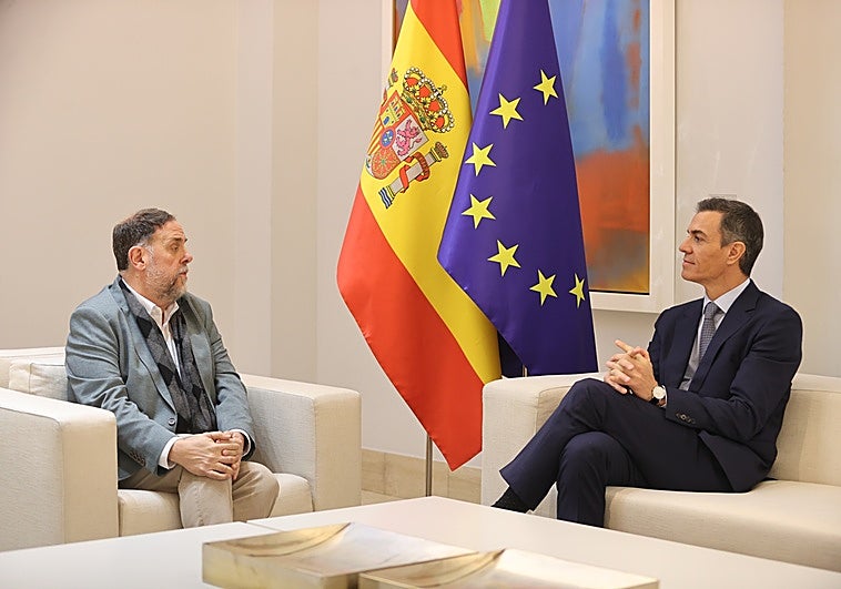 Sánchez se reunió con Junqueras en secreto para desencallar el traspaso del 100% del IRPF a Cataluña