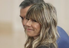 Begoña Gómez reaparece sonriente con Pedro Sánchez en La Moncloa tras más de cinco meses