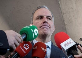 La salida de Ortega Smith abre la batalla de Madrid entre PP y Vox