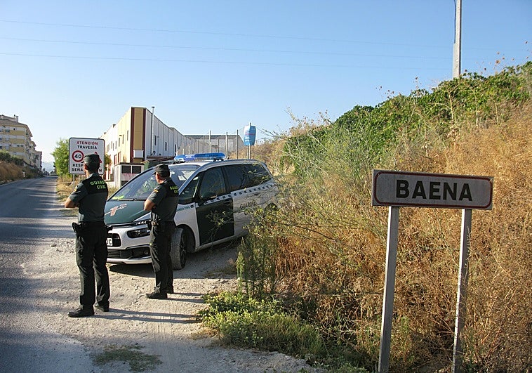 Una patrulla Guardia Civil en la localidad cordobesa de Baena