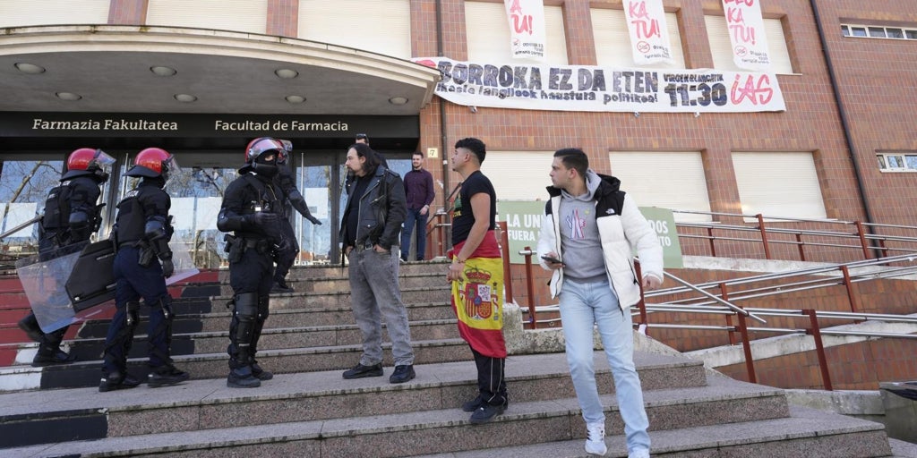 La Ertzaintza aísla a Vox en el «campus fantasma» de la UPV ante los cachorros aberzales