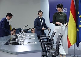 Defensa, Exteriores e Interior, al frente de la desclasificación «total» del 23-F