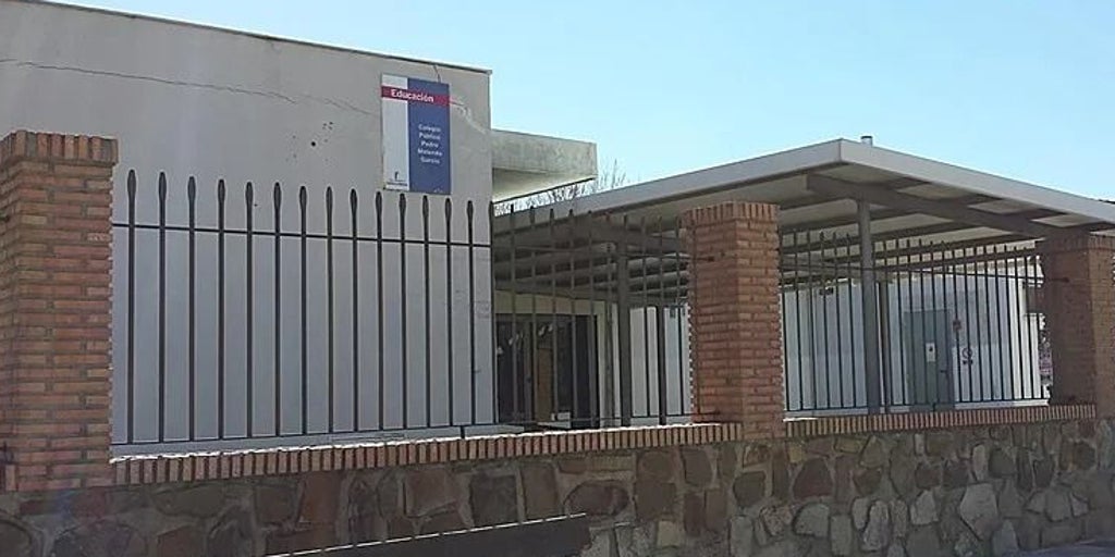 Educación visita el colegio de Olías tras la denuncia de «graves problemas de convivencia» en el centro