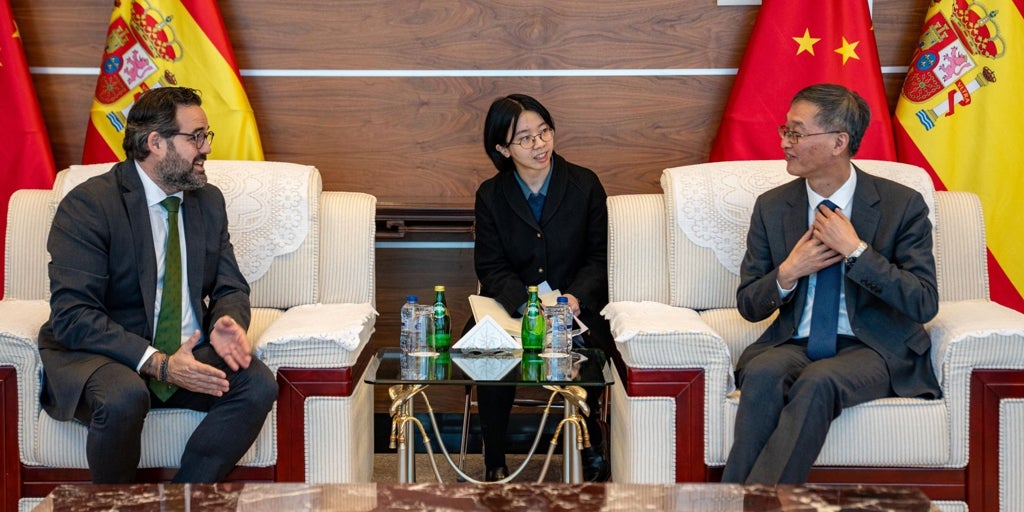 Núñez propone abrir CLM a la inversión extranjera con medidas fiscales y cambios normativos