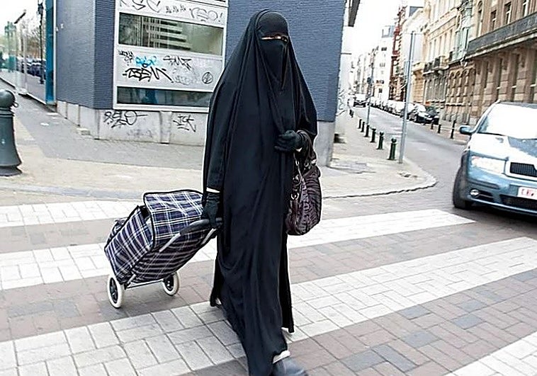 Vox plantea prohibir el burka y el niqab en las dependencias municipales de Toledo