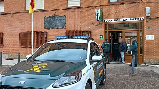 Detenido un hombre que se abalanzó con un cuchillo contra los agentes que le reanimaban