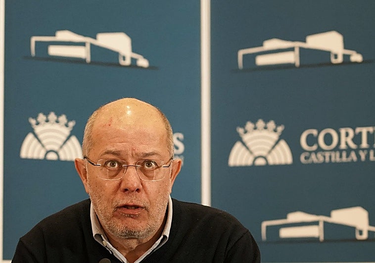 Igea, exvicepresidente de la Junta, hace campaña en favor de Izquierda Unida para «no repetir errores del pasado»