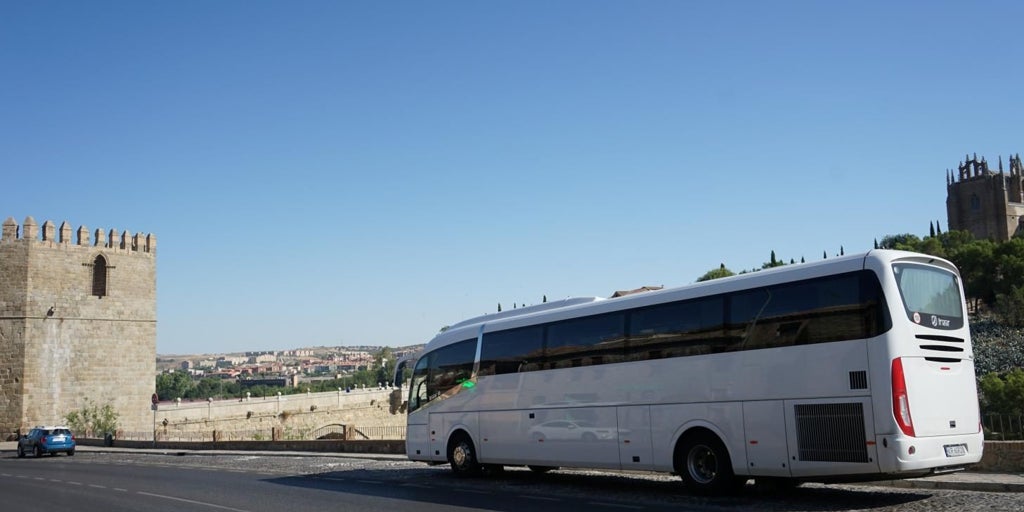 Nuevos horarios y frecuencias en la línea de autobús entre Méntrida y Toledo