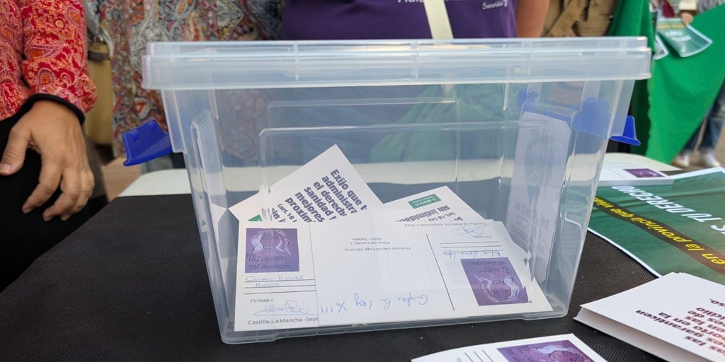 Cientos de postales reclaman a Page que garantice el aborto en la sanidad pública regional